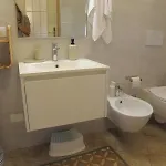 Secret Garden-bike-friendly Home-mandarancio Calice Ligure