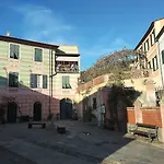 Secret Garden-bike-friendly Home-mandarancio Calice Ligure