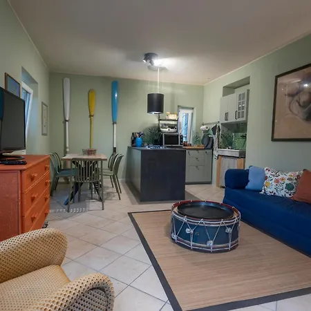 Secret Garden-bike-friendly Home-mandarancio * Calice Ligure