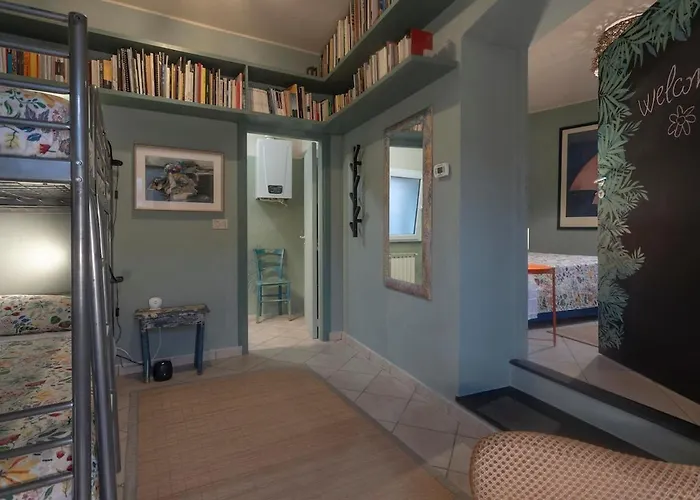 Secret Garden-bike-friendly Home-mandarancio Calice Ligure