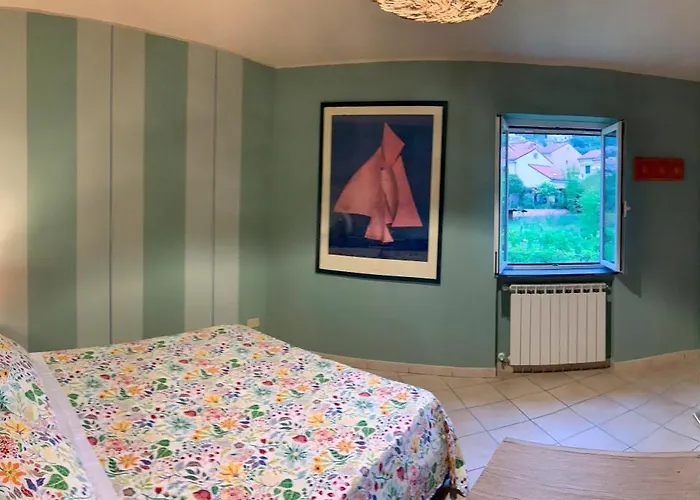 Secret Garden-bike-friendly Home-mandarancio Calice Ligure