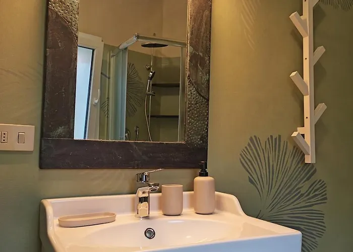 Secret Garden-bike-friendly Home-mandarancio Calice Ligure