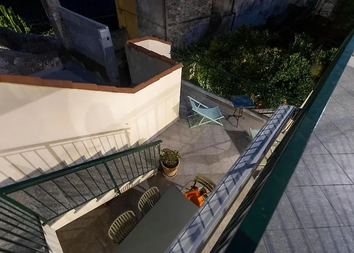 Secret Garden-bike-friendly Home-mandarancio Calice Ligure